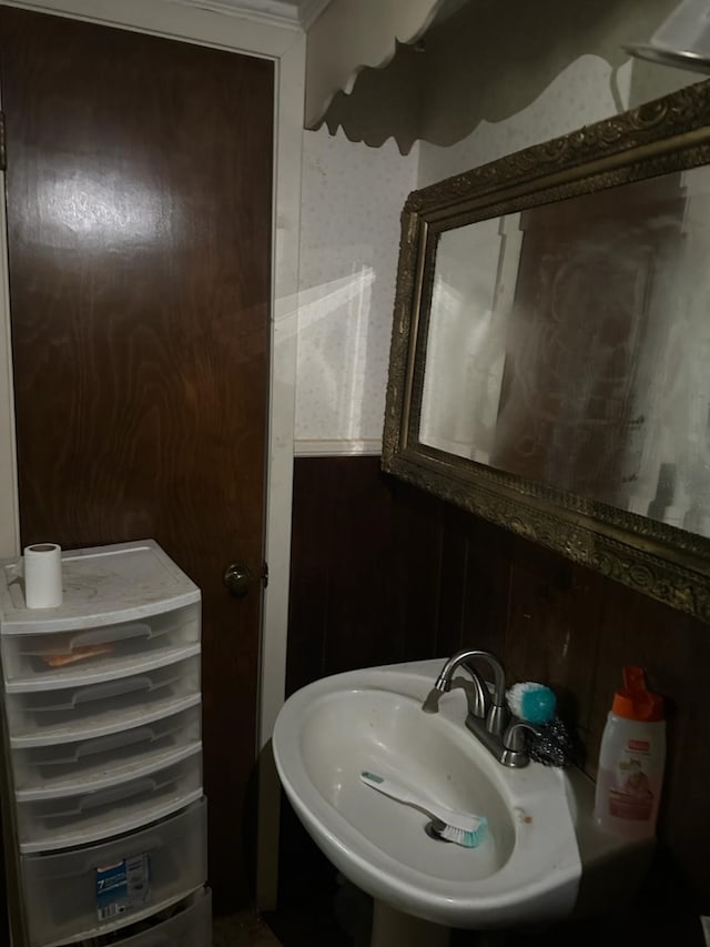 3182 E US Highway 84, Palestine, TX 75801 - bathroom featuring a sink