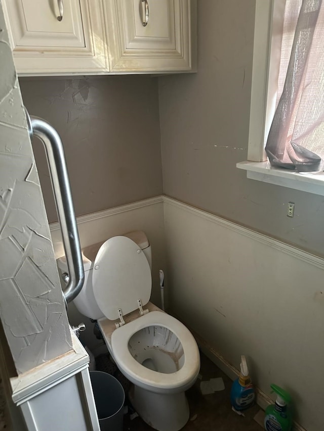 3182 E US Highway 84, Palestine, TX 75801 - bathroom with toilet
