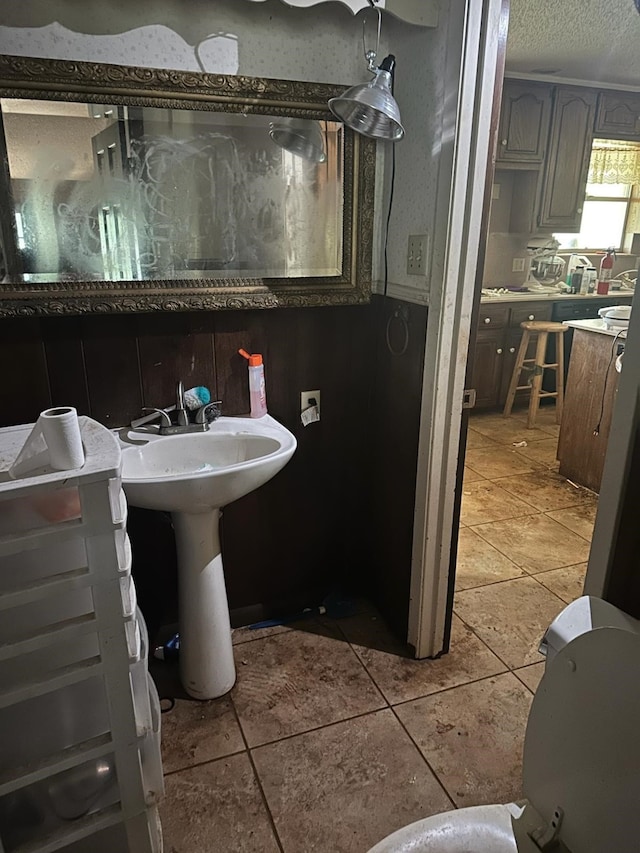 3182 E US Highway 84, Palestine, TX 75801 - bathroom featuring tile patterned floors and a textured ceiling