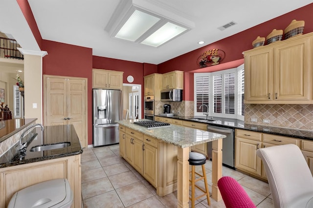 6628 Gray Wolf Dr, Plano, TX 75024 - kitchen with appliances with stainless steel finishes, a sink, a center island, and a kitchen breakfast bar