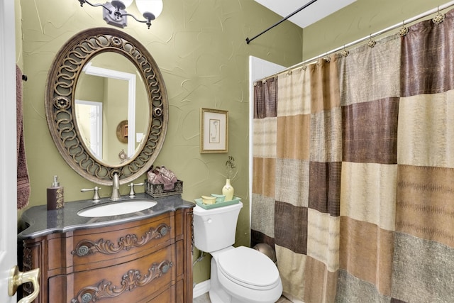 6628 Gray Wolf Dr, Plano, TX 75024 - full bath featuring toilet, vanity, and curtained shower