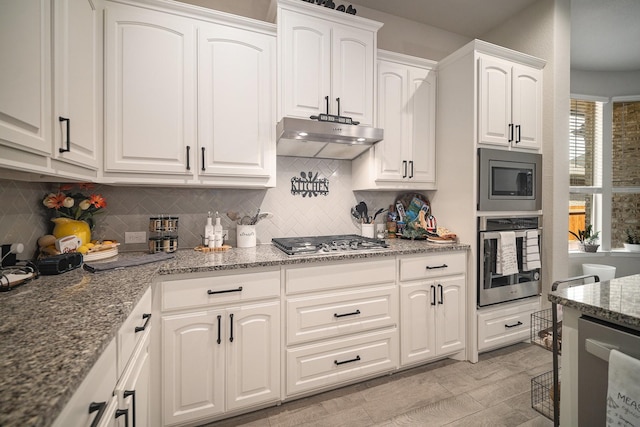 117 Welch Folly Ln, Aledo, TX 76008 - kitchen featuring stainless steel appliances, white cabinetry, under cabinet range hood, and decorative backsplash