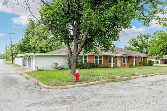 201 Palestine St, Coleman, TX 76834 - single story home with a front lawn