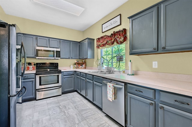 1908 Timberline Ln, Sherman, TX 75092 - kitchen featuring appliances with stainless steel finishes, a sink, and light countertops