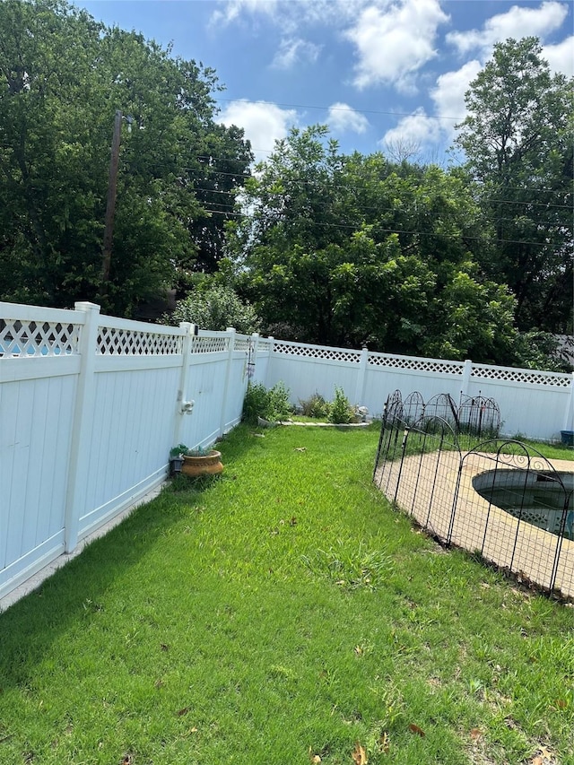 2410 Asbury St, Brownwood, TX 76801 - view of yard