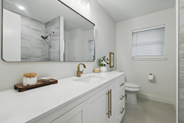 6304 Circleview Dr, Haltom City, TX 76180 - full bath featuring a tile shower, vanity, toilet, a textured ceiling, and baseboards