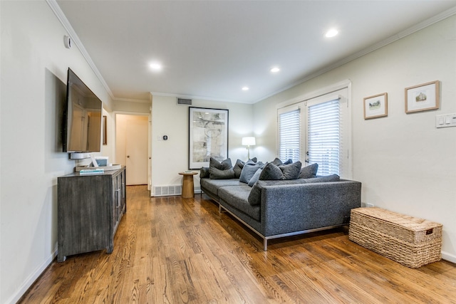 605 Devonshire Dr, Richardson, TX 75080 - living area featuring ornamental molding, wood finished floors, recessed lighting, and baseboards