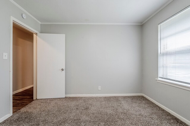 5729 Wales Ave, Fort Worth, TX 76133 - empty room with carpet floors, ornamental molding, baseboards, and a smoke detector