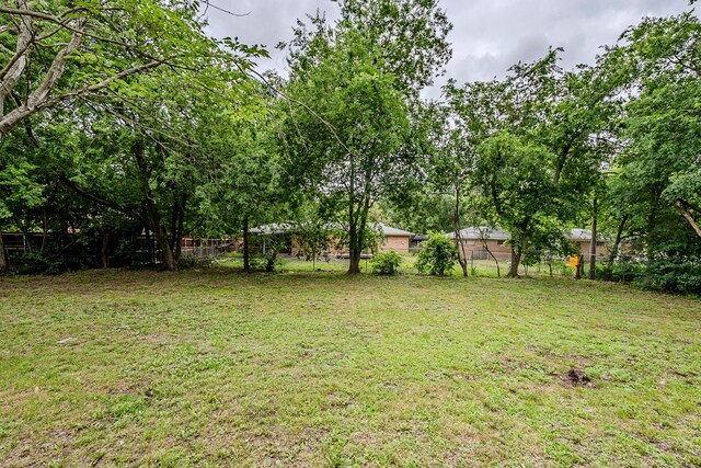 5729 Wales Ave, Fort Worth, TX 76133 - view of yard
