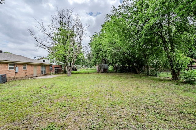 5729 Wales Ave, Fort Worth, TX 76133 - view of yard featuring central AC