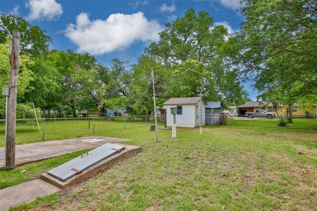 501 Lynch St, Gainesville, TX 76240 - view of yard with an outdoor structure