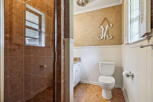 2916 Lafayette St, Corsicana, TX 75110 - full bathroom featuring tiled shower, toilet, wainscoting, ornamental molding, and vanity