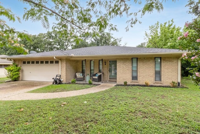 2916 Lafayette St, Corsicana, TX 75110 - single story home with an attached garage, a front lawn, driveway, and a porch