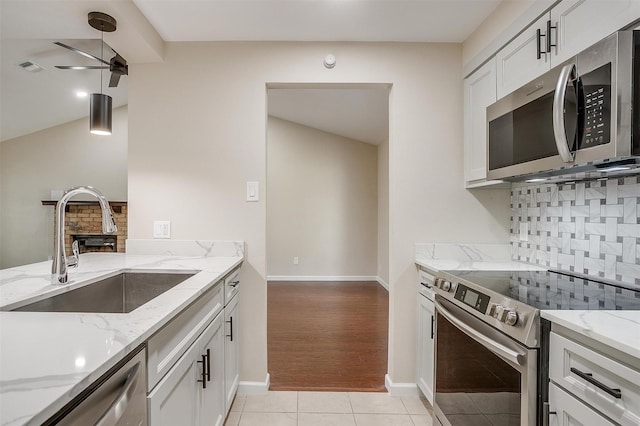 7013 Buttonwood Dr, Fort Worth, TX 76137 - kitchen featuring stainless steel appliances, a sink, backsplash, light tile patterned flooring, and ceiling fan