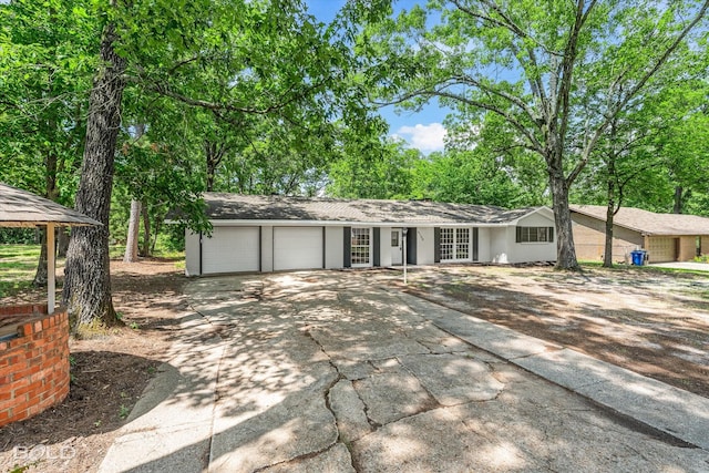 6130 Yarbrough Rd, Shreveport, LA 71119 - view of front facade with a garage and driveway