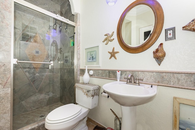 624 Horseshoe Bnd, Royse City, TX 75189 - full bathroom with toilet, a shower stall, a wainscoted wall, and tile walls