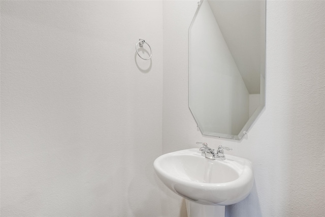 2112 Steer Creek Pl, Mesquite, TX 75149 - bathroom featuring a sink