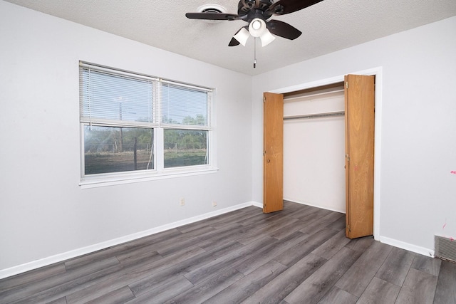 403 W China St, Brady, TX 76825 - unfurnished bedroom with dark wood-style floors, a closet, baseboards, ceiling fan, and a textured ceiling