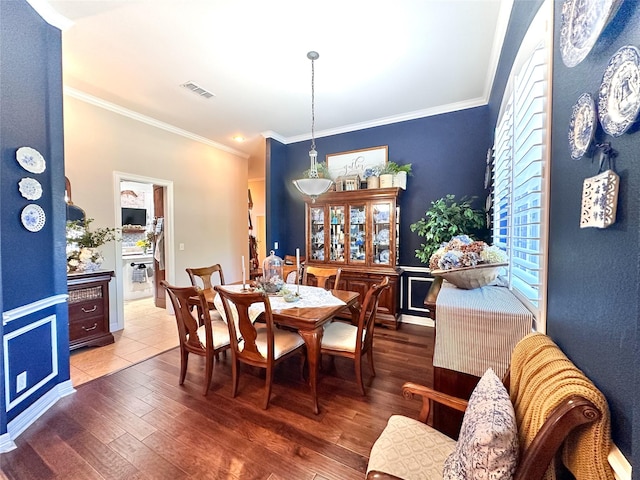 599 N Weldon, Frankston, TX 75763 - dining room featuring crown molding, wood finished floors, and baseboards