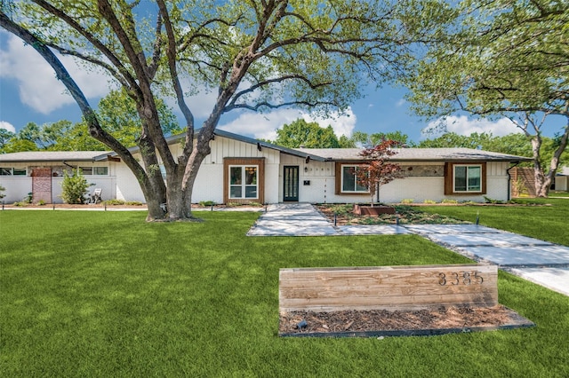 3385 Northaven Rd, Dallas, TX 75229 - view of front of house featuring brick siding and a front yard