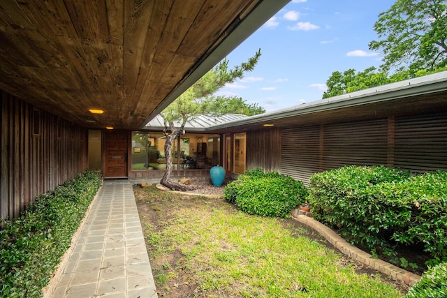 921 NW 9th St, Grand Prairie, TX 75050 - view of yard