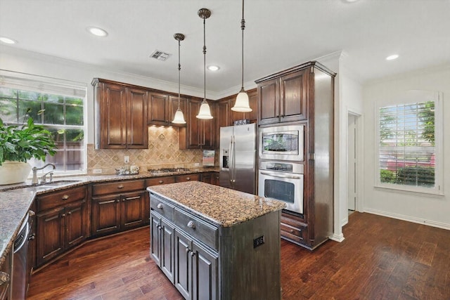 444 Avalon Ln, Coppell, TX 75019 - kitchen featuring appliances with stainless steel finishes, a sink, plenty of natural light, decorative backsplash, and recessed lighting