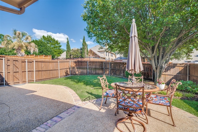 2345 Falls View Dr, Rockwall, TX 75087 - view of patio with outdoor dining space