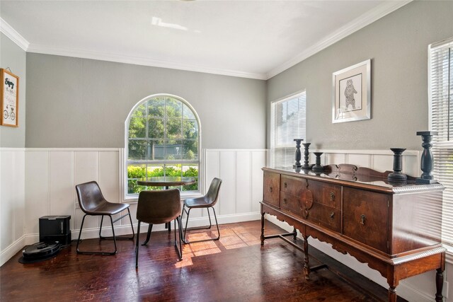 821 Columbia St, Beverly Hills, TX 76711 - sitting room with a decorative wall, plenty of natural light, wood finished floors, crown molding, and a wainscoted wall