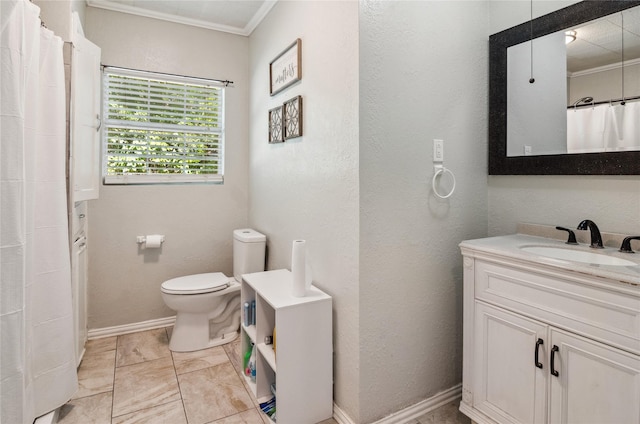 821 Columbia St, Beverly Hills, TX 76711 - bathroom with vanity, toilet, crown molding, baseboards, and a shower with shower curtain