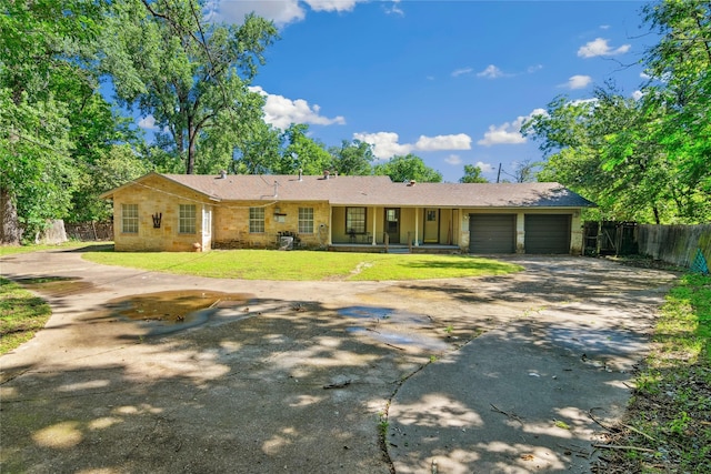821 Columbia St, Beverly Hills, TX 76711 - ranch-style home with driveway, a garage, and a porch
