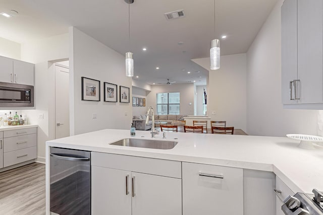1813 Park Ave Unit 204, Dallas, TX 75215 - kitchen featuring a sink, appliances with stainless steel finishes, light countertops, decorative light fixtures, and recessed lighting
