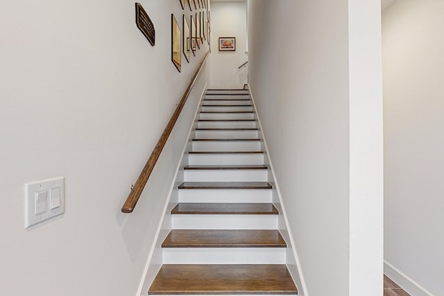 1813 Park Ave Unit 204, Dallas, TX 75215 - staircase with baseboards