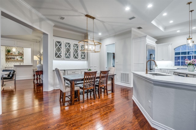 5932 Royal Palm Dr, Plano, TX 75093 - dining area featuring crown molding, dark wood finished floors, recessed lighting, baseboards, and a chandelier