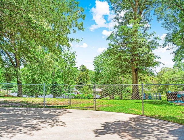 3614 Birdwell Dr, Tyler, TX 75701 - view of property's community with a gate