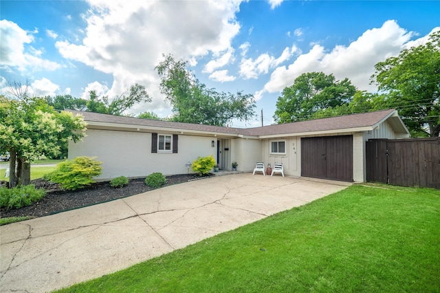 746 Greenhaven Dr, Richardson, TX 75080 - single story home featuring driveway, an attached garage, and brick siding
