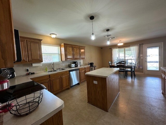 440 Maggie Cir, Flint, TX 75762 - kitchen with dishwasher, a sink, a kitchen island, and healthy amount of natural light