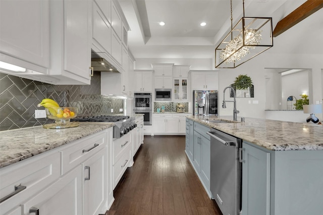 512 Maggie Trl, Allen, TX 75002 - kitchen featuring a sink, appliances with stainless steel finishes, white cabinets, a chandelier, and under cabinet range hood