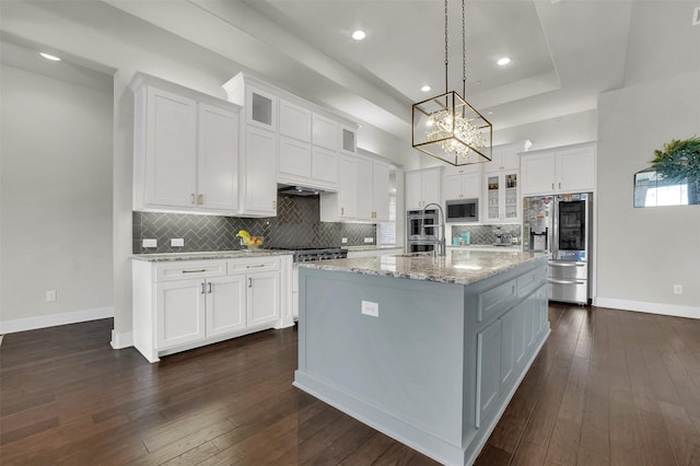 512 Maggie Trl, Allen, TX 75002 - kitchen with appliances with stainless steel finishes, white cabinets, a chandelier, tasteful backsplash, and recessed lighting