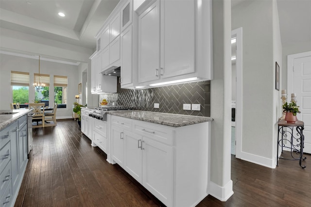 512 Maggie Trl, Allen, TX 75002 - kitchen featuring stainless steel appliances, dark wood-style flooring, baseboards, tasteful backsplash, and recessed lighting