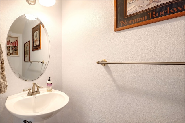 2036 Shawnee Trl, Fort Worth, TX 76247 - bathroom with a sink