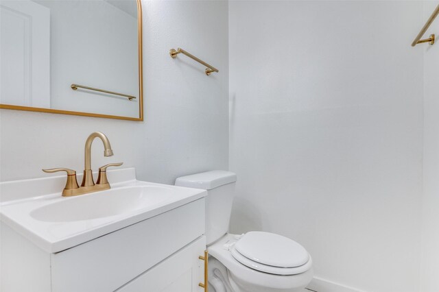 626 Thrush Ave, Duncanville, TX 75116 - half bath featuring toilet and vanity