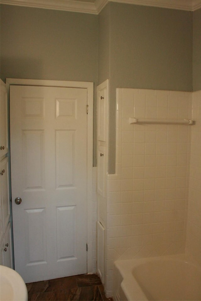 8514 Elmview Pl, Shreveport, LA 71108 - full bath with crown molding and shower / bath combination