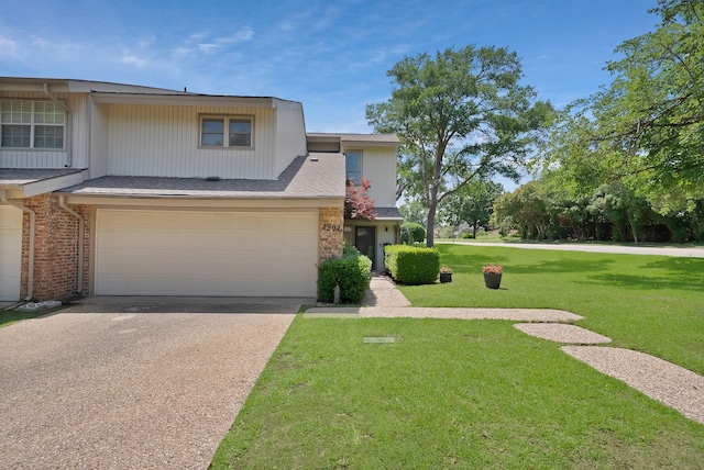 2902 Woodcroft Cir, Carrollton, TX 75006 - hall with wood finished floors and baseboards