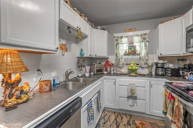 371 Lakeview Dr, Doyline, LA 71023 - kitchen featuring a sink, white cabinets, decorative backsplash, appliances with stainless steel finishes, and cooling unit