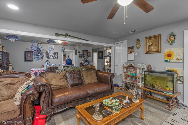 371 Lakeview Dr, Doyline, LA 71023 - living room featuring wood finished floors, a ceiling fan, and recessed lighting