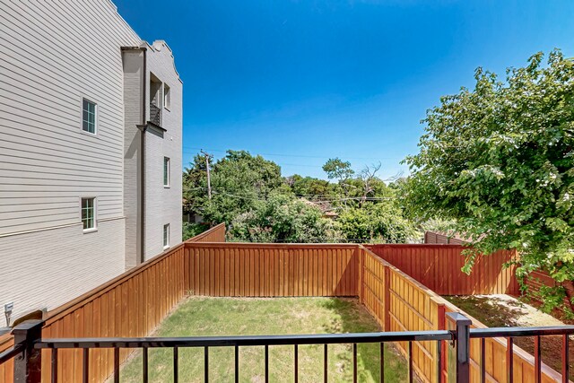 1021 Mobile St, Dallas, TX 75208 - view of balcony
