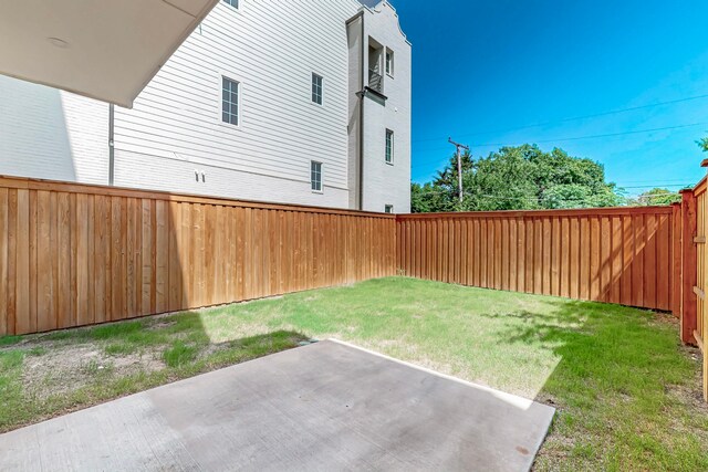 1021 Mobile St, Dallas, TX 75208 - view of yard with a patio area