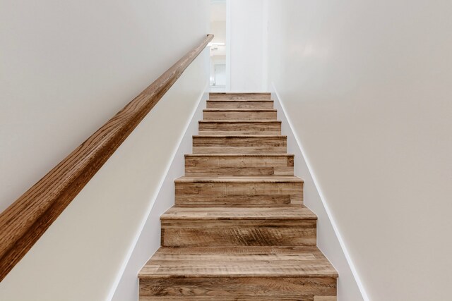 1021 Mobile St, Dallas, TX 75208 - view of stairs