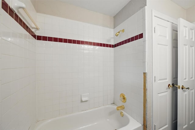 9228 Winslow Ct, North Richland Hills, TX 76182 - full bath with bathing tub / shower combination