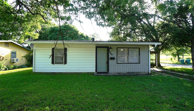 600 S Contemporary Dr, Sherman, TX 75092 - view of front of home with a front yard and cooling unit